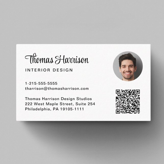 Cartão De Visita Foto de código QR profissional do Na moda Script (Capture attention, make connections, and leave a lasting impression with our modern QR business card)