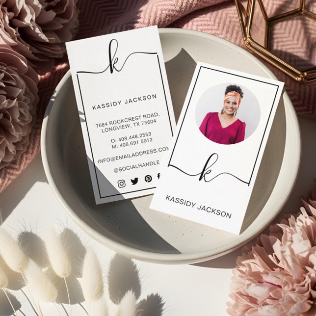 Cartão De Visita Foto do Círculo de Moldura de Monograma com Script (Minimal Stylish Script Monogram Frame Circle Photo Business Card)