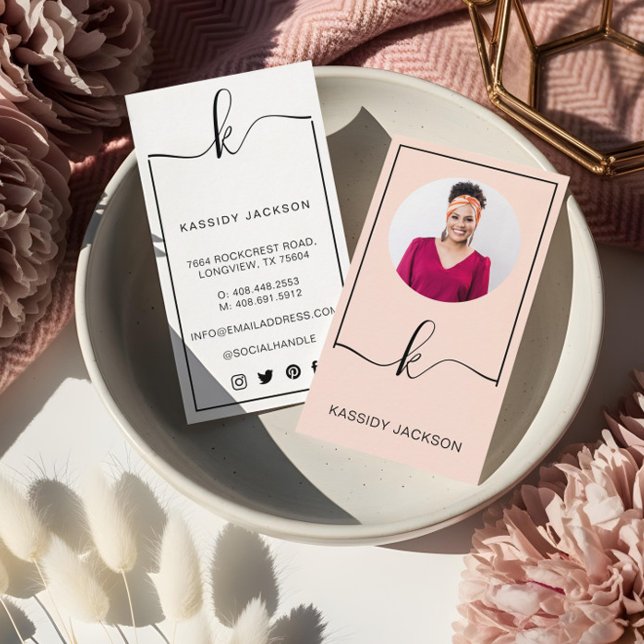 Cartão De Visita Foto do Círculo de Moldura de Monograma com Script (Minimal Stylish Script Monogram Frame Circle Photo Business Card)