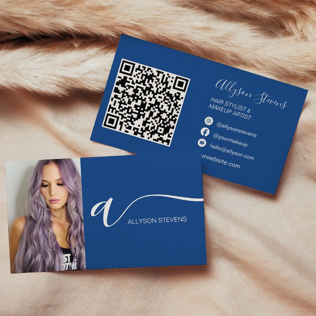 Cartão De Visita Foto inicial de maquiagem de cabelo azul moderno c (Neon pink hair makeup photo initial qr code business card on blue)