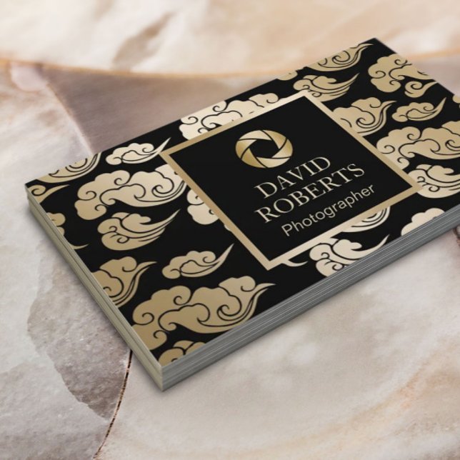 Cartão De Visita Fotografia de Nuvens Orientais com Câmera Dourada  (Criador carregado)