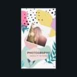 Cartão De Visita Fotografia tropical em forma pastel chic<br><div class="desc">Fotografia: folhas verdes modernas,  em forma pastel,  rosa,  amarelo,  fotografia química laranja</div>