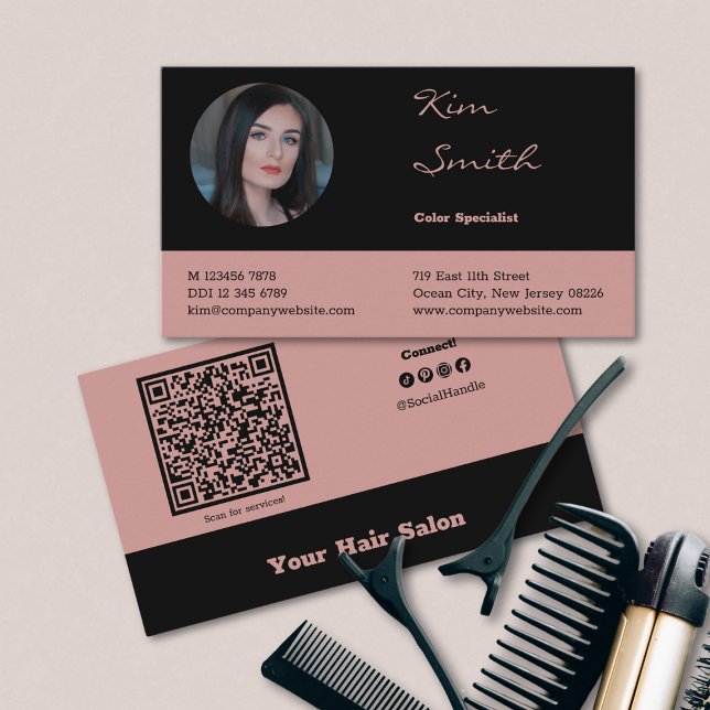 Cartão De Visita Funcionário de Salão de Cabelo do Código QR Preto  (Elegant Black and Pink QR Code Hair Salon Employee Business Card)
