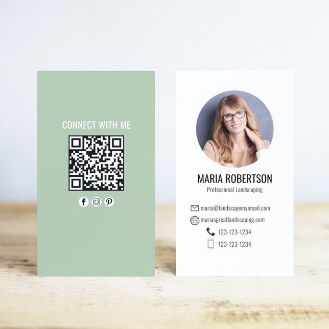 Cartão De Visita Green Modern Business Photo QR Code Business Card (Modern business card with scannable QR code. )