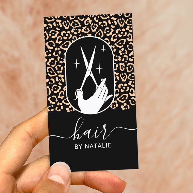 Cartão De Visita Hair Stylist Scissor & Hand Logo Leopard Salon (Criador carregado)