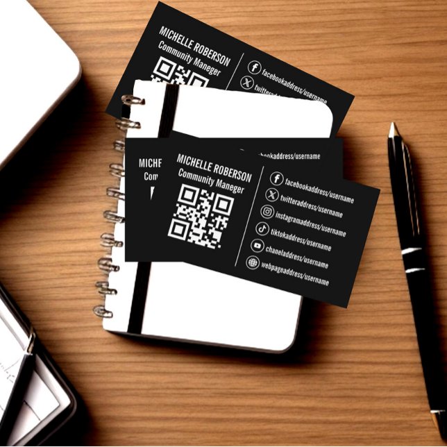 Cartão De Visita Ícones brancos das mídias sociais QR sobre fundo p (Elegant black business card with white social media icons and QR code.)