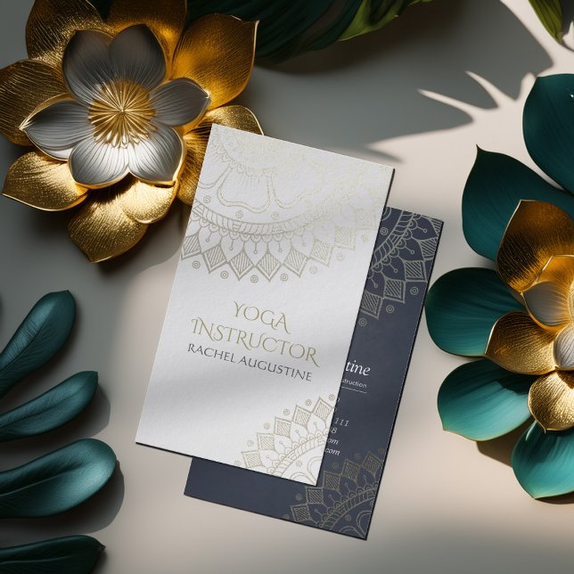 Cartão De Visita Instrutor de Meditação Yoga Chic White Dourado Man (Criador carregado)