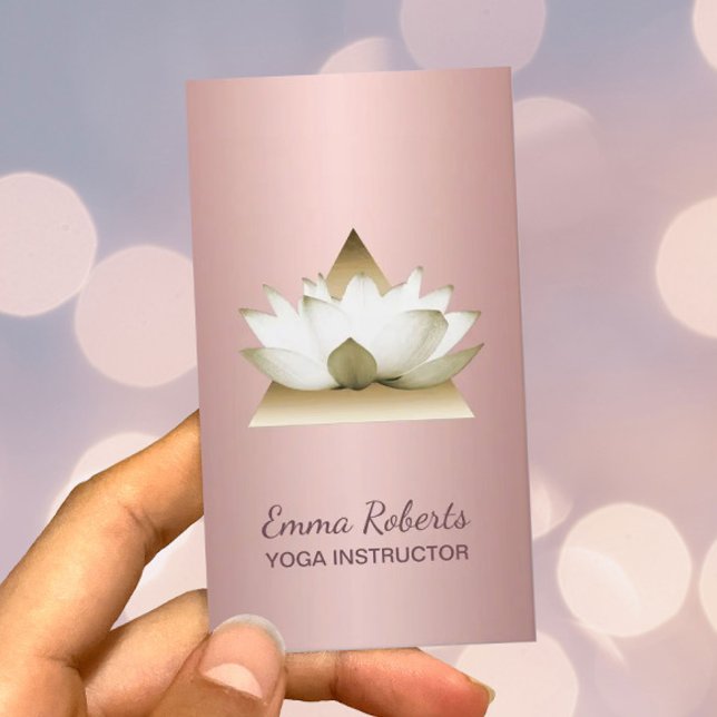 Cartão De Visita Instrutor Yoga Modern Rosa Dourado Lotus Triangle (Criador carregado)