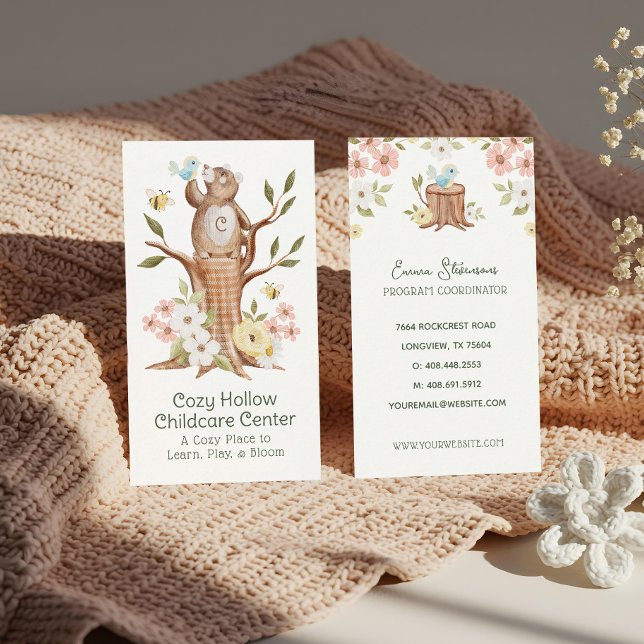 Cartão De Visita Jardim de Madeira de Casca-seca (Knitted Woodland Bear Floral Childcare Daycare Business Card)