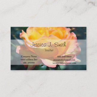 Cartão De Visita Linda flor amarela de rosa em fundo verde.