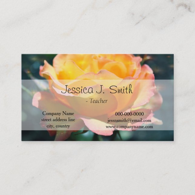 Cartão De Visita Linda flor amarela de rosa em fundo verde. (Frente)