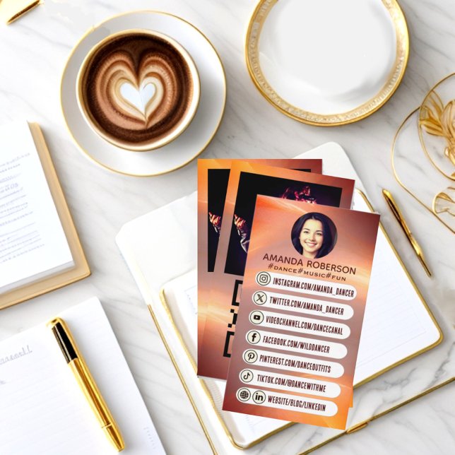 Cartão De Visita link de ícones de mídia social personalizados e mo (Social media icons links profile picture vertical business card.)