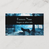Lobo Negro Sozinho na Floresta
