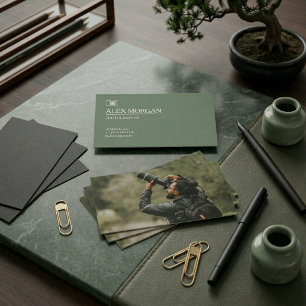 Cartão De Visita Logotipo de Câmera Verde Sage Minimalista Fotógraf
