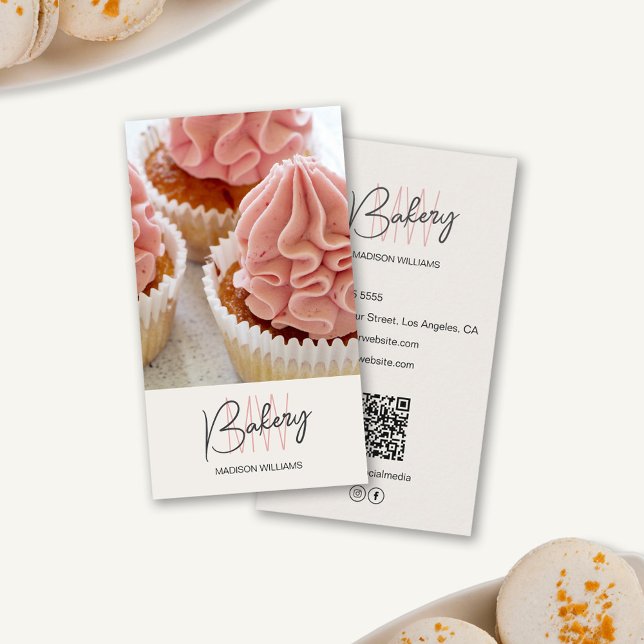 Cartão De Visita Logotipo Monograma da padaria Foto personalizada Q (Bakery Monogram Logo Custom Photo QR Tan Business Card)