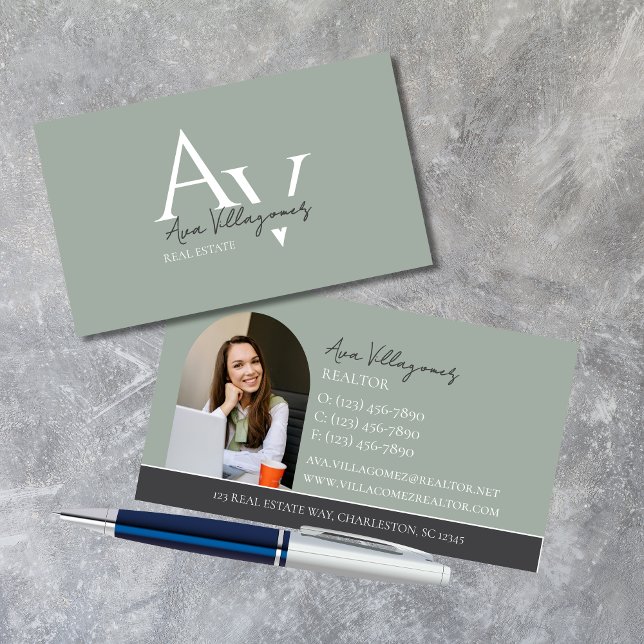 Cartão De Visita Logotipo Monograma Elegante Profissional Verde (Elegant and professional agent business card that makes a great first impression!)