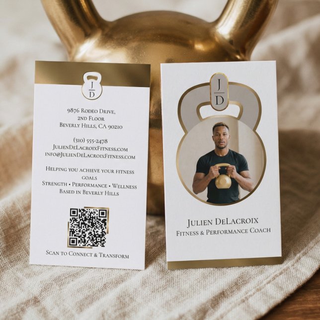 Cartão De Visita Luxe Gold Kettlebell Monogram Fitness Coach Photo (Luxe Gold Kettlebell Monogram Fitness Coach Photo Business Card)