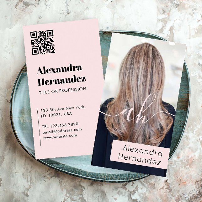 Cartão De Visita Maqueamento do cabelo rosa Foto Monograma Qr inici (Pink Hair Makeup Photo Monogram Initial Qr Code Business Card)