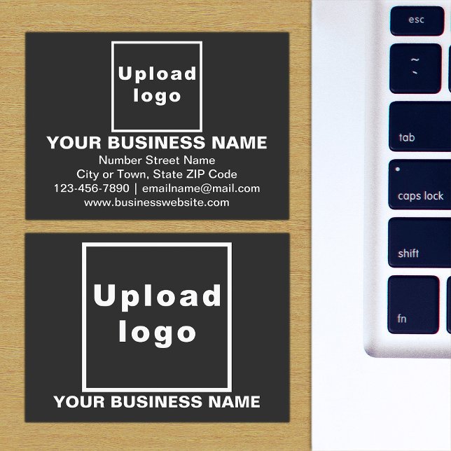 Cartão De Visita Marca comercial na placa retangular pequena preta (The front and back of the black business card with your brand)