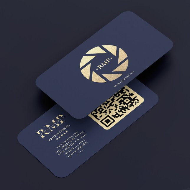 Cartão De Visita Marinho de Fotógrafo Lente de Câmera Azul Dourada  (Photographer Navy Blue Gold Camera Lens Modern Business Card
)
