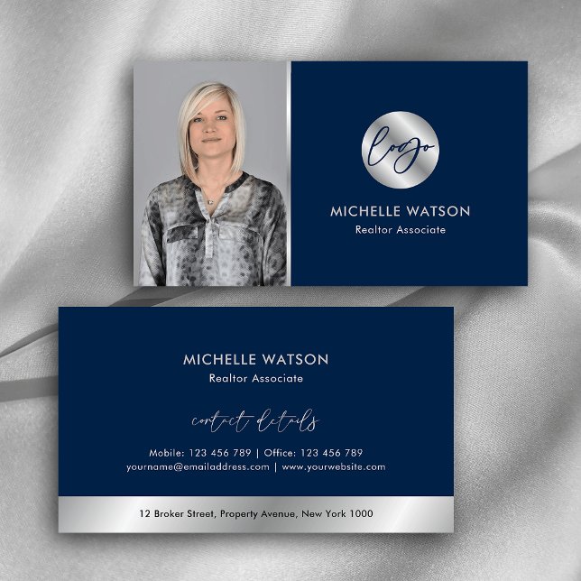 Cartão De Visita Marinho & Silver Logotipo Moderno Imobiliário Foto (Modern navy and silver photo business cards with metallic chrome effects and dark blue background)