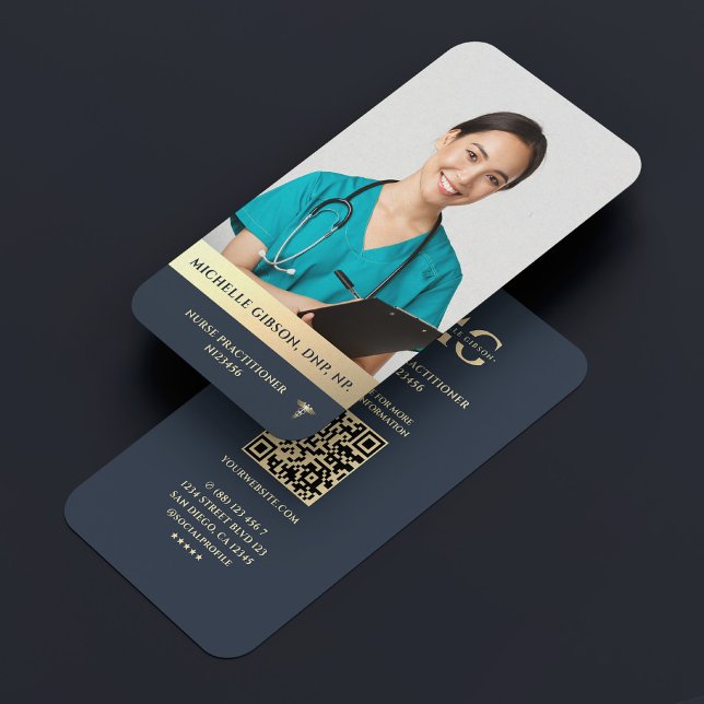 Cartão De Visita Médico de Enfermeira Moderno Azul Escuro Elegante  (Modern Registered Nurse Practitioner Elegant Dark Blue Gold photo, monogram healthcare business card)