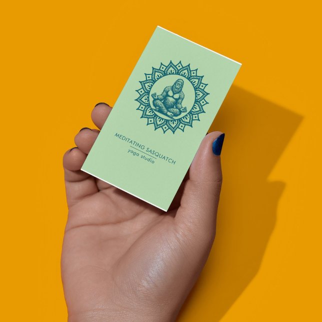 Cartão De Visita Meditando Código QR do Sasquatch Yoga Studio (Criador carregado)