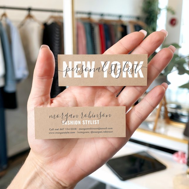 Cartão De Visita Mini Assinatura do script de estilista pessoal do kraft (Chic brown kraft personal stylist script signature)