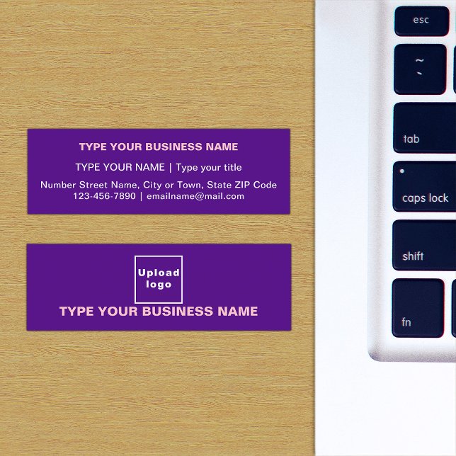 Cartão De Visita Mini Design de Textos Simples no lado frontal de Roxo (The front and back of the purple mini business card)