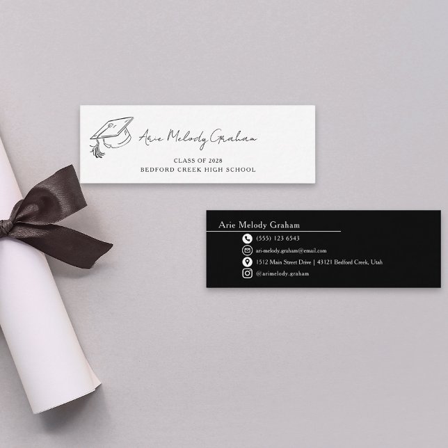 Cartão De Visita Mini Modern Handwritten Script Graduate Name Card (Criador carregado)