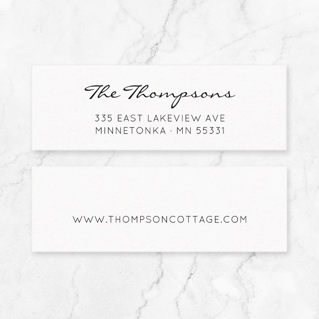 Cartão De Visita Mini Nome da Família de Script Elegante Moderno 09. (Modern script minimalist typography small business stationary - timeless mini business card.)