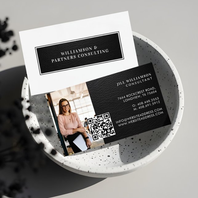 Cartão De Visita Minimal Modern Elegant Black Leather Photo QR Code (Minimal Modern Elegant Black Leather Photo QR Code Business Card)