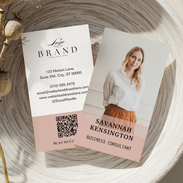 Cartão De Visita Minimal Modern Professional Photo Company Logo QR (Minimal Modern Professional Photo Company Logo QR Business Card)