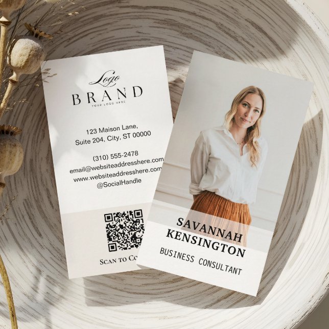 Cartão De Visita Minimal Modern Professional Photo Company Logo QR (Minimal Modern Professional Photo Company Logo QR Business Card)
