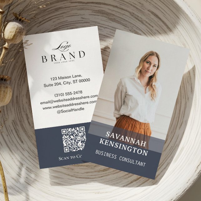 Cartão De Visita Minimal Modern Professional Photo Company Logo QR (Minimal Modern Professional Photo Company Logo QR Business Card)