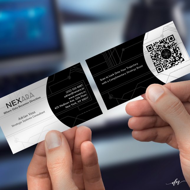 Cartão De Visita Minimal Networking Business Card (Modern dual-sided NEXARA card design shown in hand with sleek tech backdrop)
