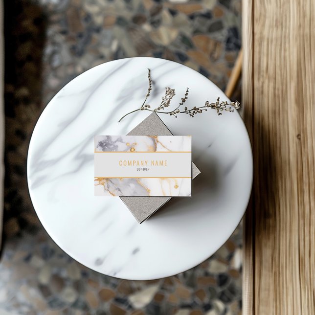 Cartão De Visita Mínimo branco e ouro Mármore (Contemporary business cards that showcase a chic gold border and a luxurious white and gold marble.)