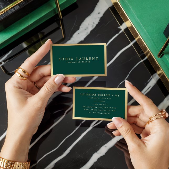 Cartão De Visita Mínimo elegante de floresta metálica verde-metálic (Elegant chic gold metallic forest green minimalist)