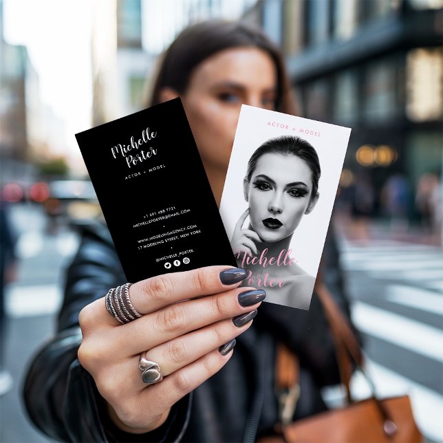 Cartão De Visita Modelos de ator fotografados em preto e branco (Actor models headshot black and white photo modern)