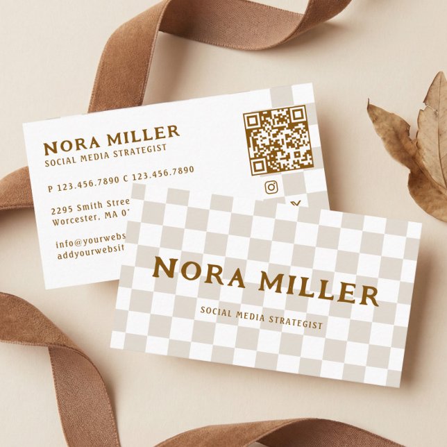 Cartão De Visita Modern Checkered Pattern Retro Influencer QR Code (Modern Checkered Pattern Retro Influencer QR Code Business Card)