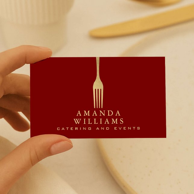 Cartão De Visita Modern Faux Gold Fork Catering Logo on Red (Criador carregado)