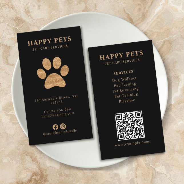 Cartão De Visita Modern Luxury Golden Black Paw Pet Care Services (qr code personalized pet grooming service business card)