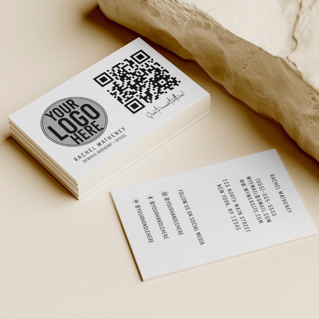 Cartão De Visita Modern QR Code Logo Simple White Professional (Criador carregado)