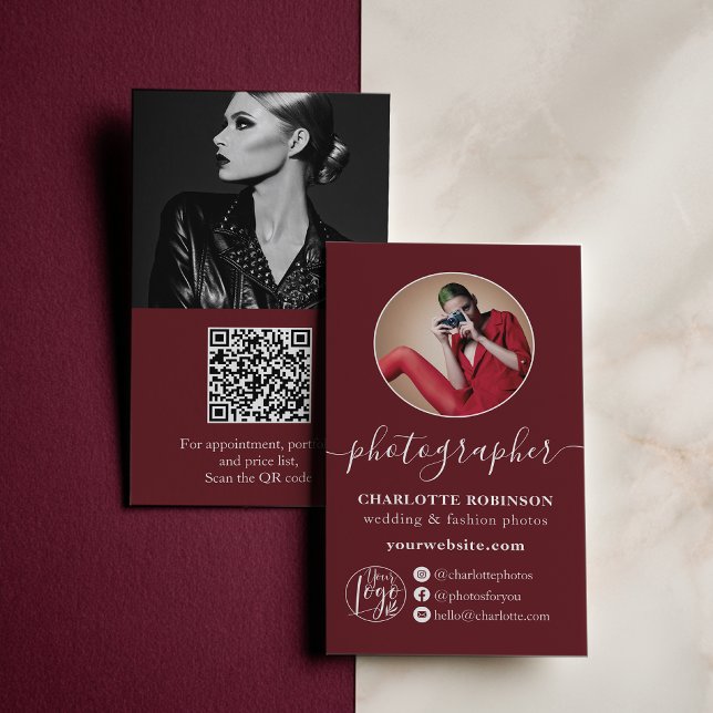 Cartão De Visita Modern red burgundy photo qr logo photographer (Modern red burgundy photo qr logo photographer business card)