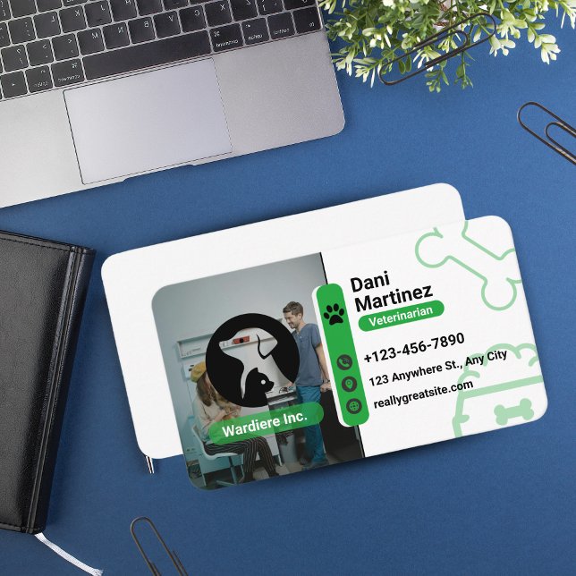Cartão De Visita Modern Vet Animal Hospital – Black & Green  (Modern Vet Clinic Business Card – White & Green )
