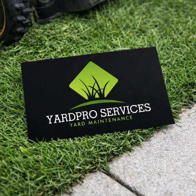 Cartão De Visita Modern Yard Maintenance Green Grass Logo Black (Criador carregado)