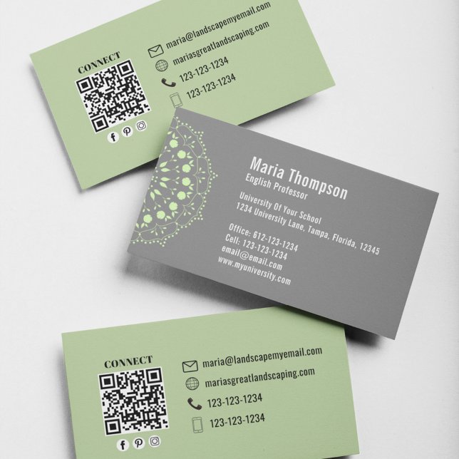 Cartão de Visita Moderno e Elegante com Código QR  (Business card with green and grey contemporary design. with a scannable QR code.)