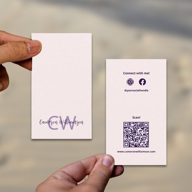 Cartão De Visita Moderno Monograma Sólido de Lâmpada com Código QR  (Modern Solid Blush Monogram QR Code Social Business Card)