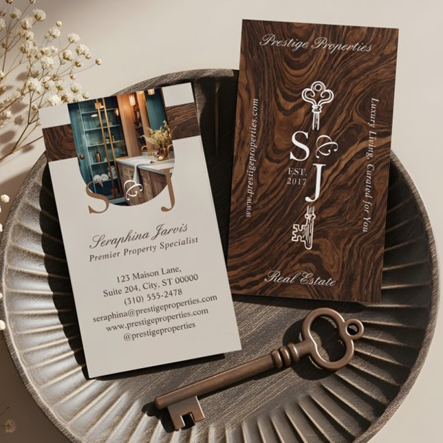 Cartão De Visita Monograma de inicial em madeira elegante com arco  (Elegant Woodgrain Key Monogram Stylish Arch Photo Business Card)