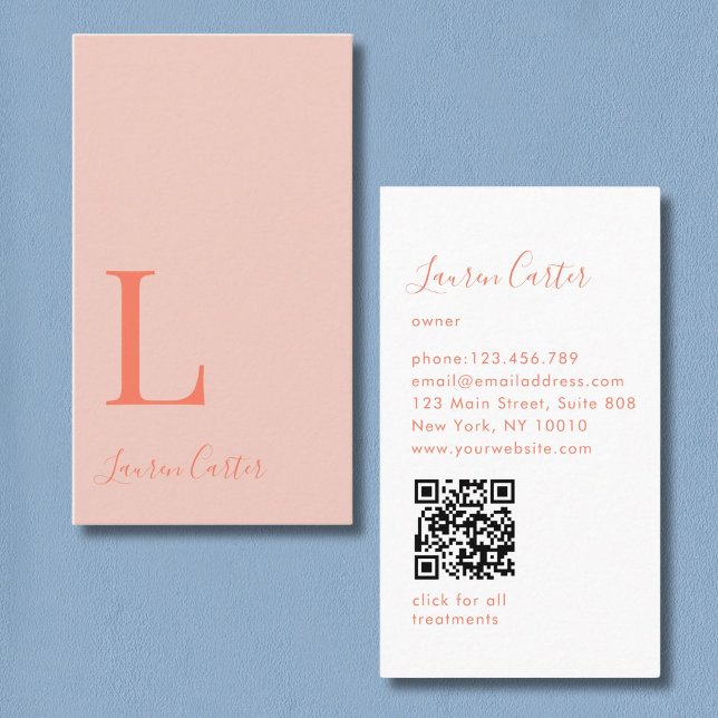 Cartão De Visita Monograma Mínimo Moderno Blush Orange Código QR La (Modern Minimal Monogram Blush Orange QR Code Business Card)